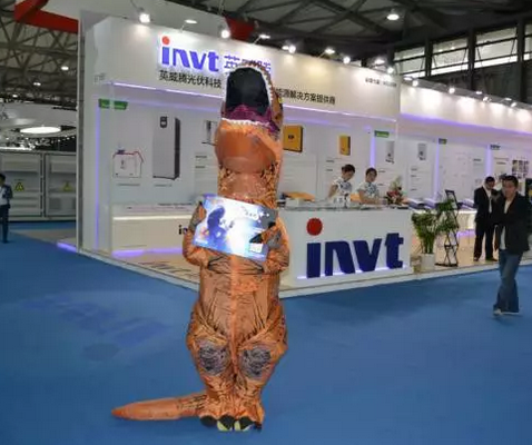 驚!SNEC展會出現(xiàn)史前動物 暴龍帶你逛展會