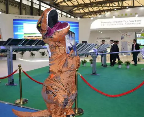 驚!SNEC展會出現(xiàn)史前動物 暴龍帶你逛展會