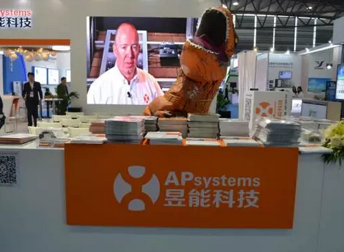 驚!SNEC展會出現(xiàn)史前動物 暴龍帶你逛展會