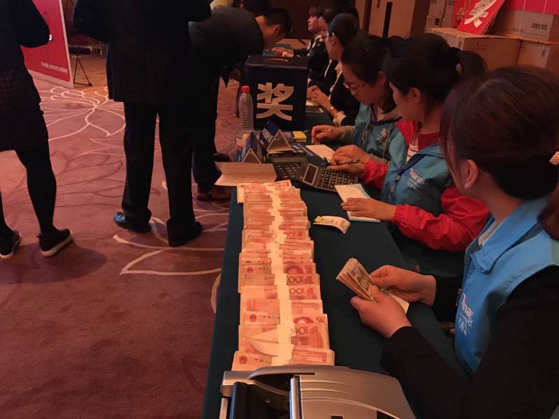 直擊天合光能千縣萬(wàn)鎮(zhèn)光伏科普行濰坊站:400多人參會(huì),成交1.9MW