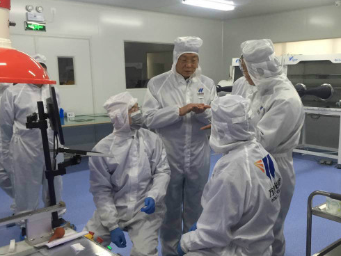 湖北省能源局調研湖北萬度光能公司鈣鈦礦太陽能電池研發情況