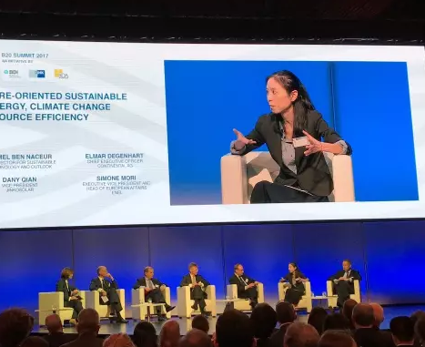 晶科能源對話德國總理默克爾:未來的可持續(xù)經(jīng)濟(jì)來自能源 氣候變化和資源效率