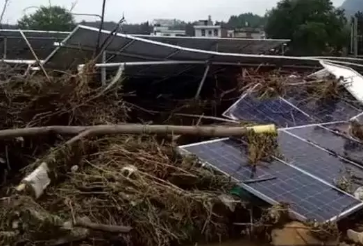 損失百萬,某光伏電站部分被洪水沖垮