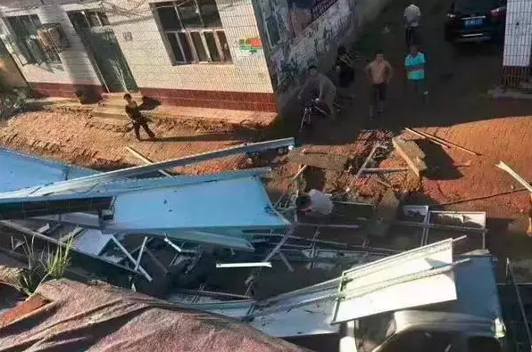 又見光伏電站被大風掀飛,這樣做可能會讓你避免損失!