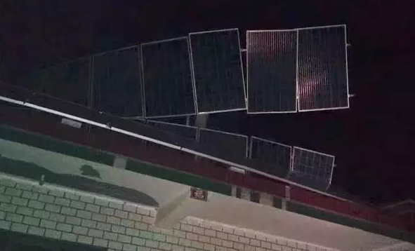 又見光伏電站被大風掀飛,這樣做可能會讓你避免損失!