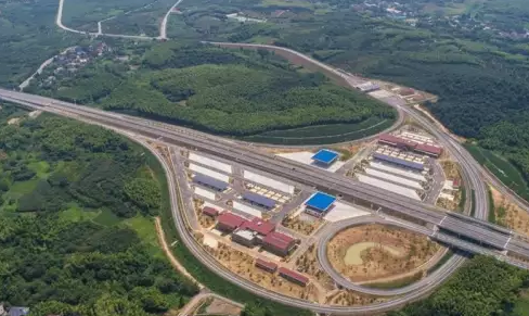 高速公路也建光伏發電站！年發電量達40萬千瓦