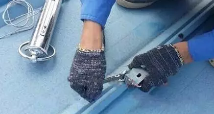 如何做拉拔實(shí)驗(yàn)保證光伏組件不被吹翻？