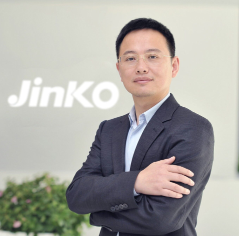 三次絕處逢生,11年后更以200億登頂,他憑一己之力改變了一個行業!