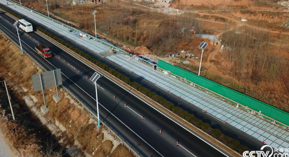 厲害了!全球首條高速光伏公路現身濟南(圖)