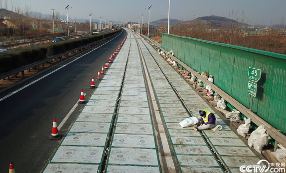 厲害了!全球首條高速光伏公路現身濟南(圖)