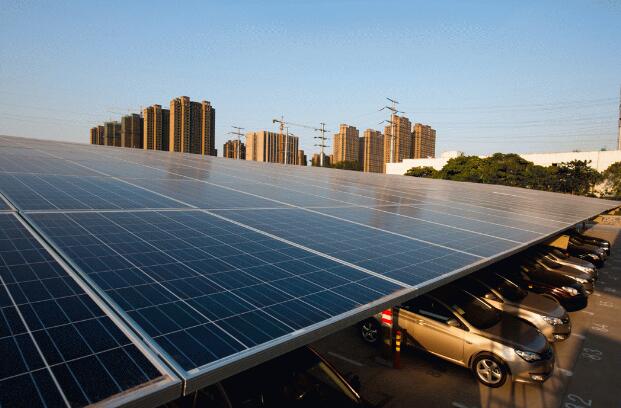 2018年光伏展望:技術(shù)升級促成本下降 市場爆發(fā)推動行業(yè)良性發(fā)展