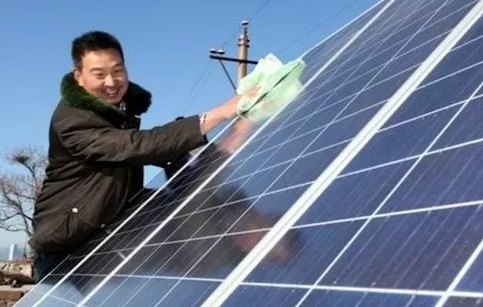 光伏電站被灰塵困擾除塵清理必不可少,但灰塵清理要科學
