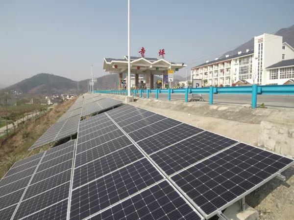 又一高速光伏項目亮相并網 年發電1000萬千瓦時!