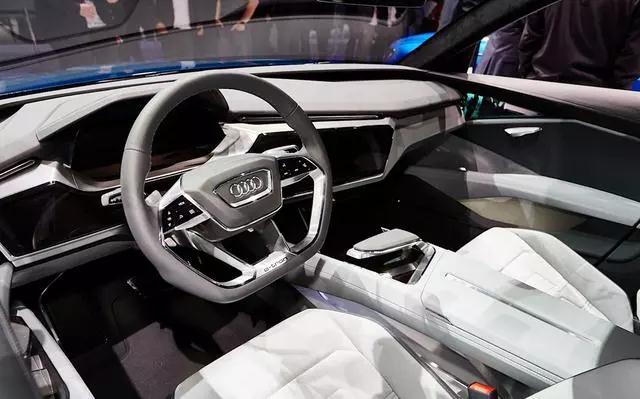 奧迪+漢能光伏車頂:Q6純電動(dòng)Suv將上市、48萬+續(xù)航500km...