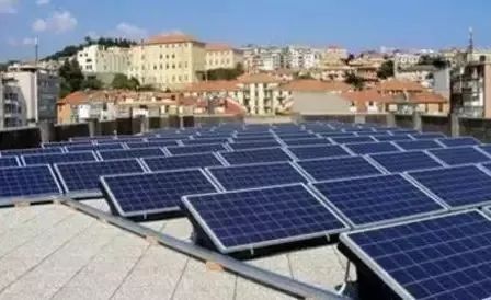 坡屋頂、平屋頂、彩鋼瓦屋頂光伏系統安裝方式詳解