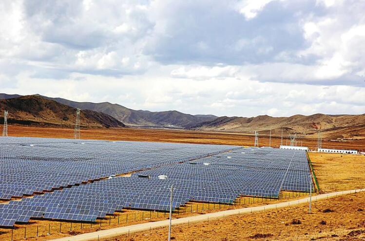 四川省首座集中式光伏扶貧電站并網發電