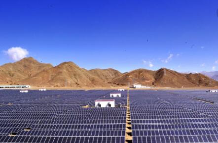 《中國(guó)電力發(fā)展報(bào)告2017》:合理把握光伏發(fā)電開(kāi)發(fā)節(jié)奏