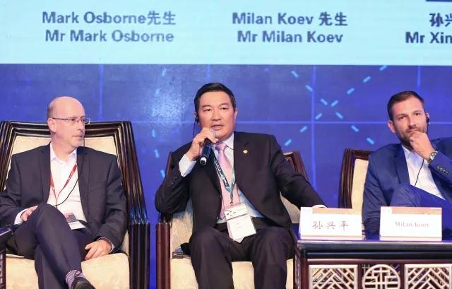 舒樺、朱戰(zhàn)軍、孫興平SNEC對話全球光伏領(lǐng)袖