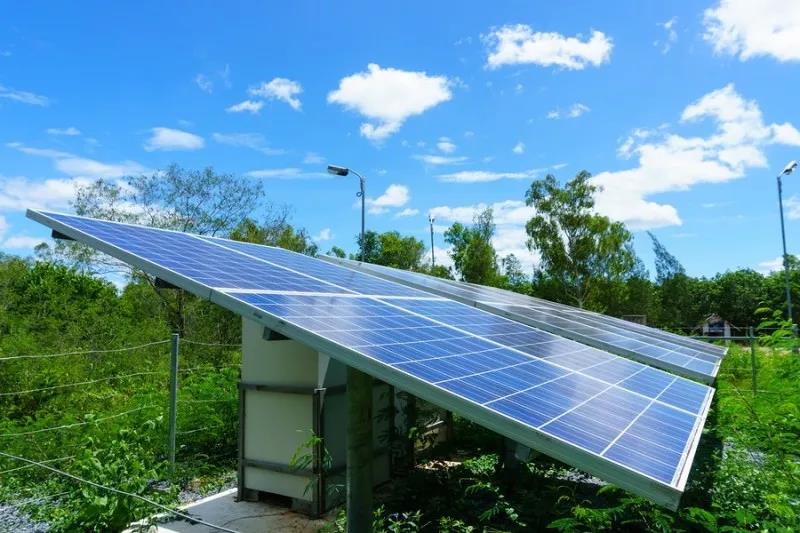 光伏逆變器太燙手？你需要給它散散熱了！