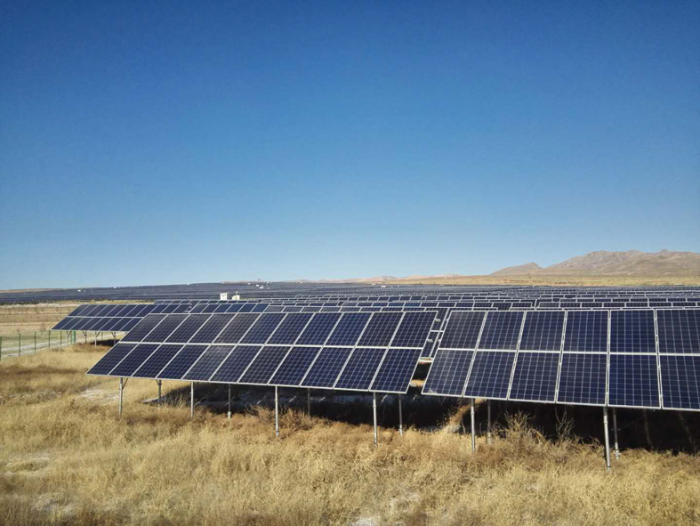 日前，京儀集團(tuán)所屬京儀綠能公司中標(biāo)山西省大同縣千千村光伏扶貧聯(lián)村電站EPC項(xiàng)目(以下簡(jiǎn)稱&ldquo;大同項(xiàng)目&rdquo;)及渾源縣村級(jí)光伏扶貧電站EPC項(xiàng)目(