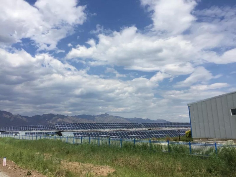 光伏電站組件清洗:人工一小時,他只要一分鐘?