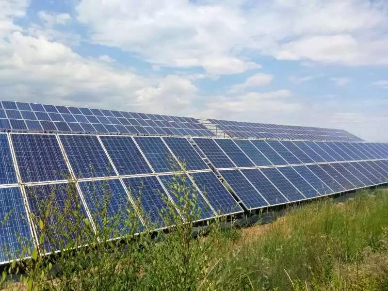 光伏電站組件清洗:人工一小時,他只要一分鐘?