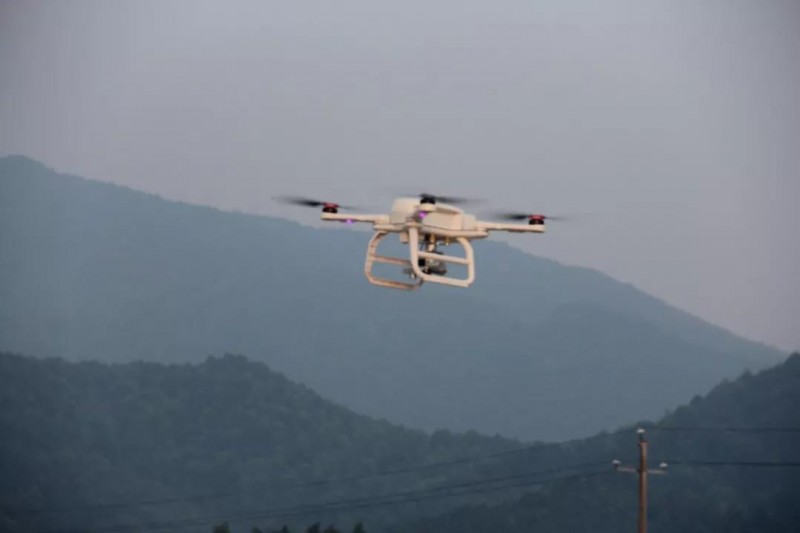 光伏新時(shí)代,運(yùn)維迎未來(lái):創(chuàng)動(dòng)科技無(wú)人機(jī)亮相分布式光伏電站運(yùn)維大會(huì)