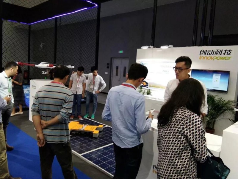 數字浪潮 智創互聯:創動科技無人機亮相第四屆中國國際互聯網+博覽會