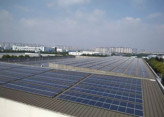 聯盛新能源攜手無錫富士電機 首個分布式光伏發電項目并網