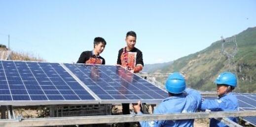 四川小涼山光伏扶貧服務(wù)隊(duì):讓鄉(xiāng)親們的“陽(yáng)光存折”鼓起來(lái)