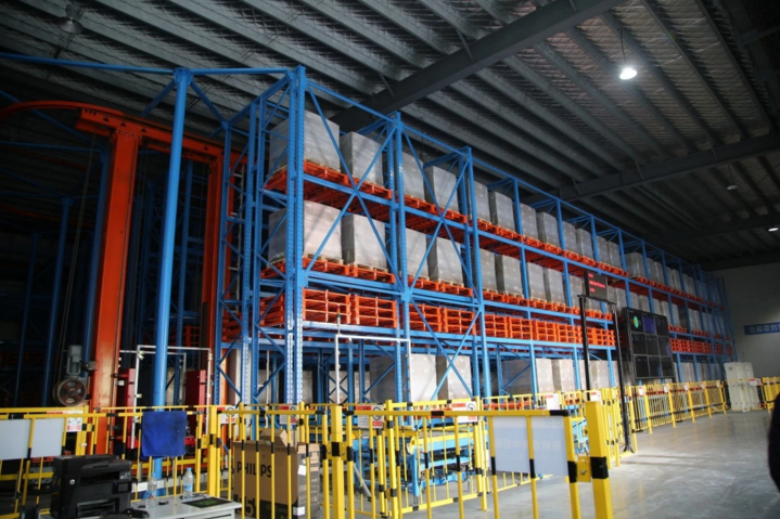 5秒鐘找到螺絲釘 蘇州協鑫光伏智能無人倉庫啟用