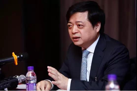 作為全國政協常委、全國工商聯副主席,正泰集團董事長南存輝帶來了《關于加快解決光伏補貼拖欠問題的提案》《關于進一步完善光伏發電增值稅優惠政策的提案》《關于完善光伏發電土地稅費政策的提案》《關于無補貼分布式光伏項目允許自主招標的提案》《關于完善電力業務許可證豁免范圍的提案》《關于進一步促進清潔供暖規范發展的提案》等12份提案,堪稱代表、委員中的“敬業模范”。